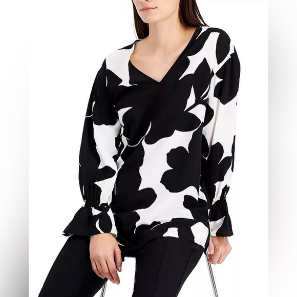 Alfani Black and White Printed Smocked Cuff Tunic - Size M - Picture 1 of 4